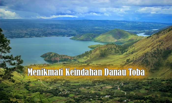 menikmati keindahan danau toba