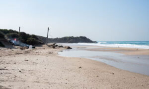 Air Laut Mendadak Surut